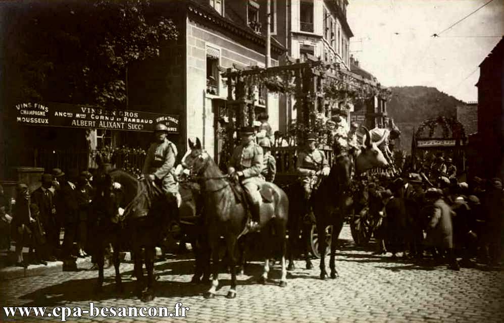 BESANÇON - Place Flore - Cavalcade au profit de la Maison des Étudiants et des Sinistrés des Chaprais - 20 mai 1928 - VIIe Foire exposition comtoise.